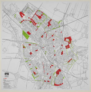 217134 Plattegrond van de stad Utrecht, met daarop in kleur aangegeven de gebieden waar honden onaangelijnd, mits onder ...